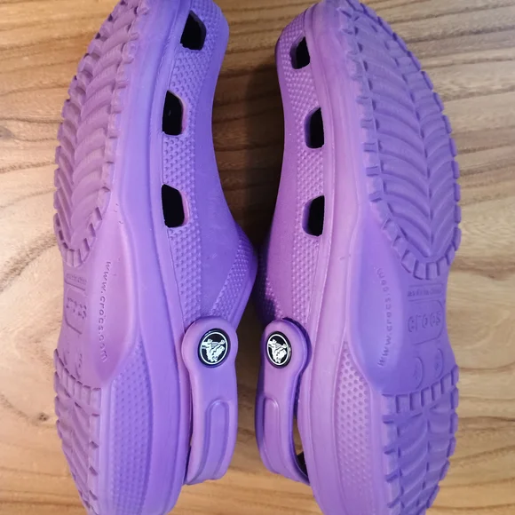 CROCS - Picture 1 of 5